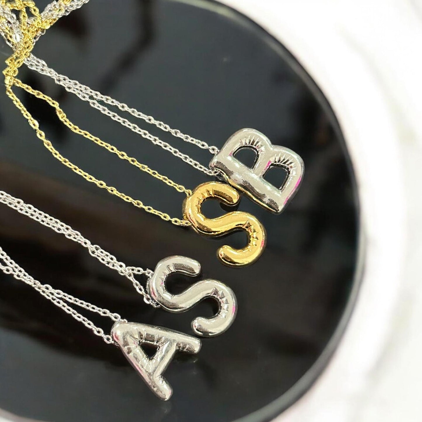 12 Collares Letras Dije Dorado/Plateado $18 c/u (Acero inoxidable)