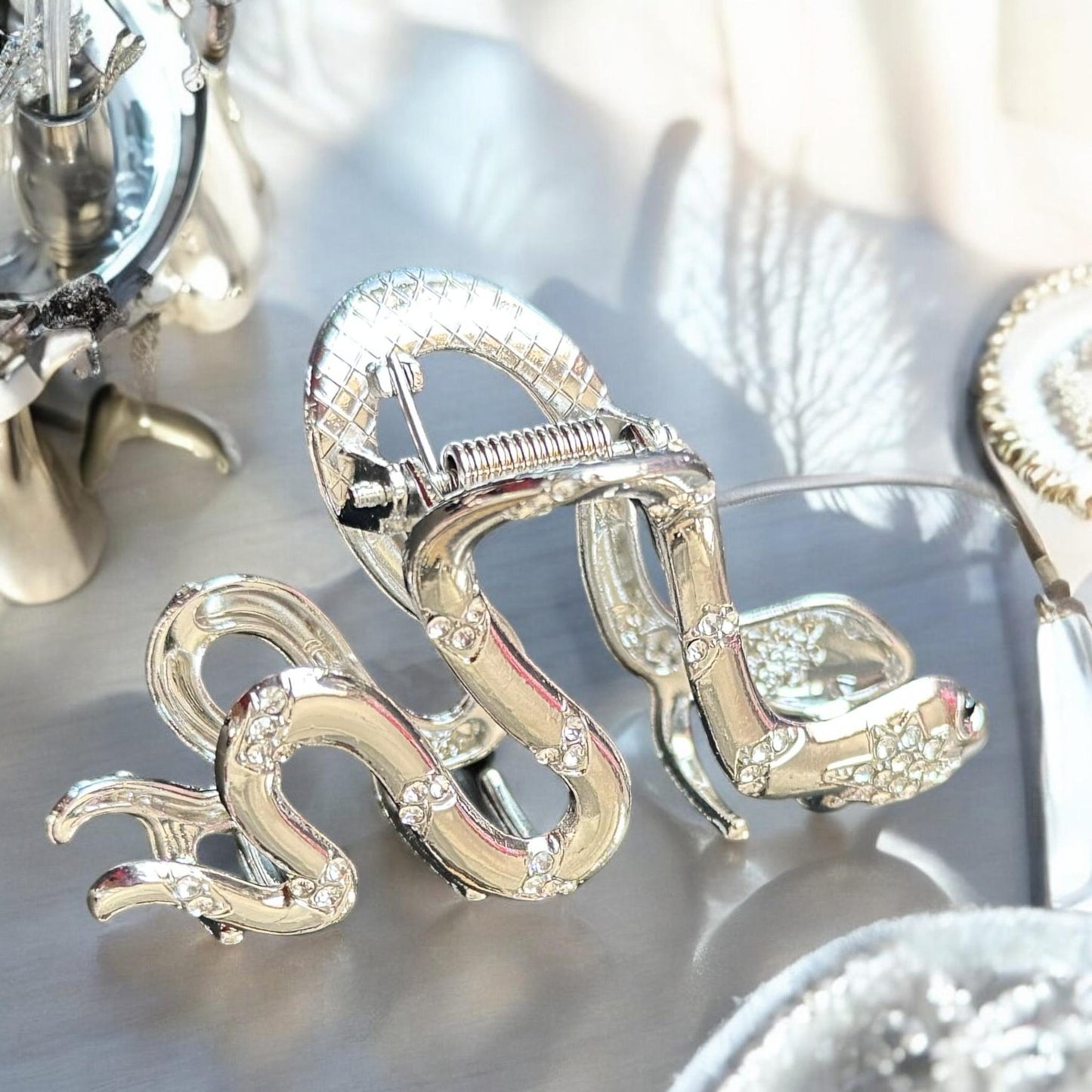 12 Pinzas Serpientes Metalicas con Pedrería $15 c/u