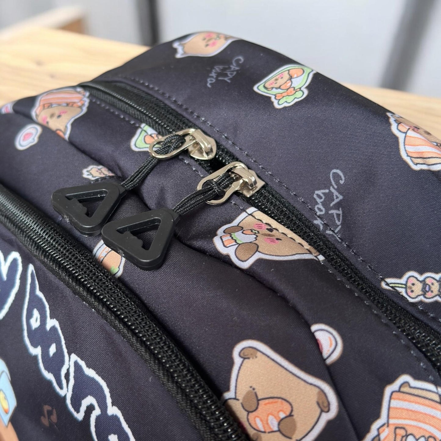 Mochila Capibara Escolar Colores