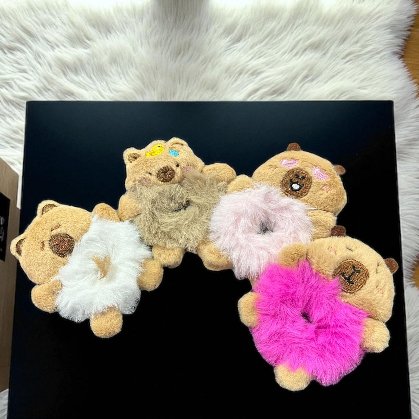 12 Scrunchies Capibaras Peluches $18 c/u