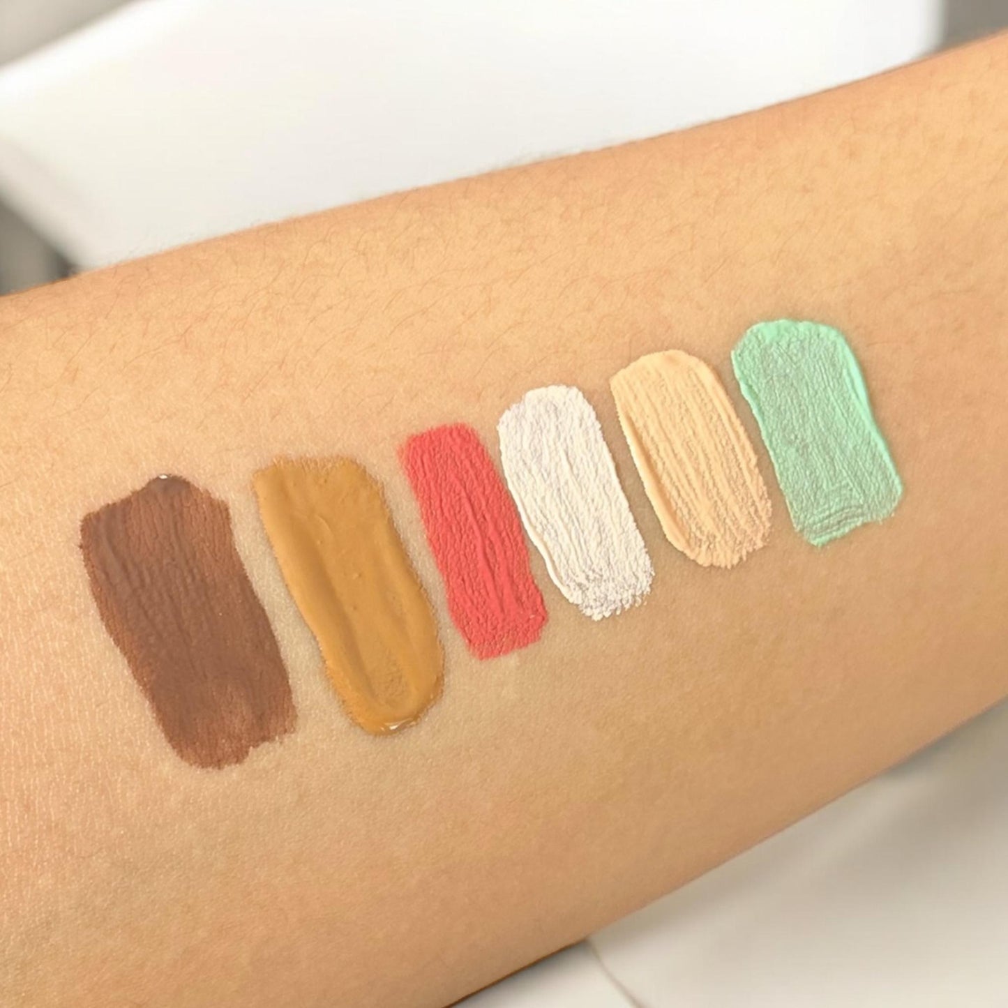 24 Correctores Liquidos para imperfecciones $8.5 c/u