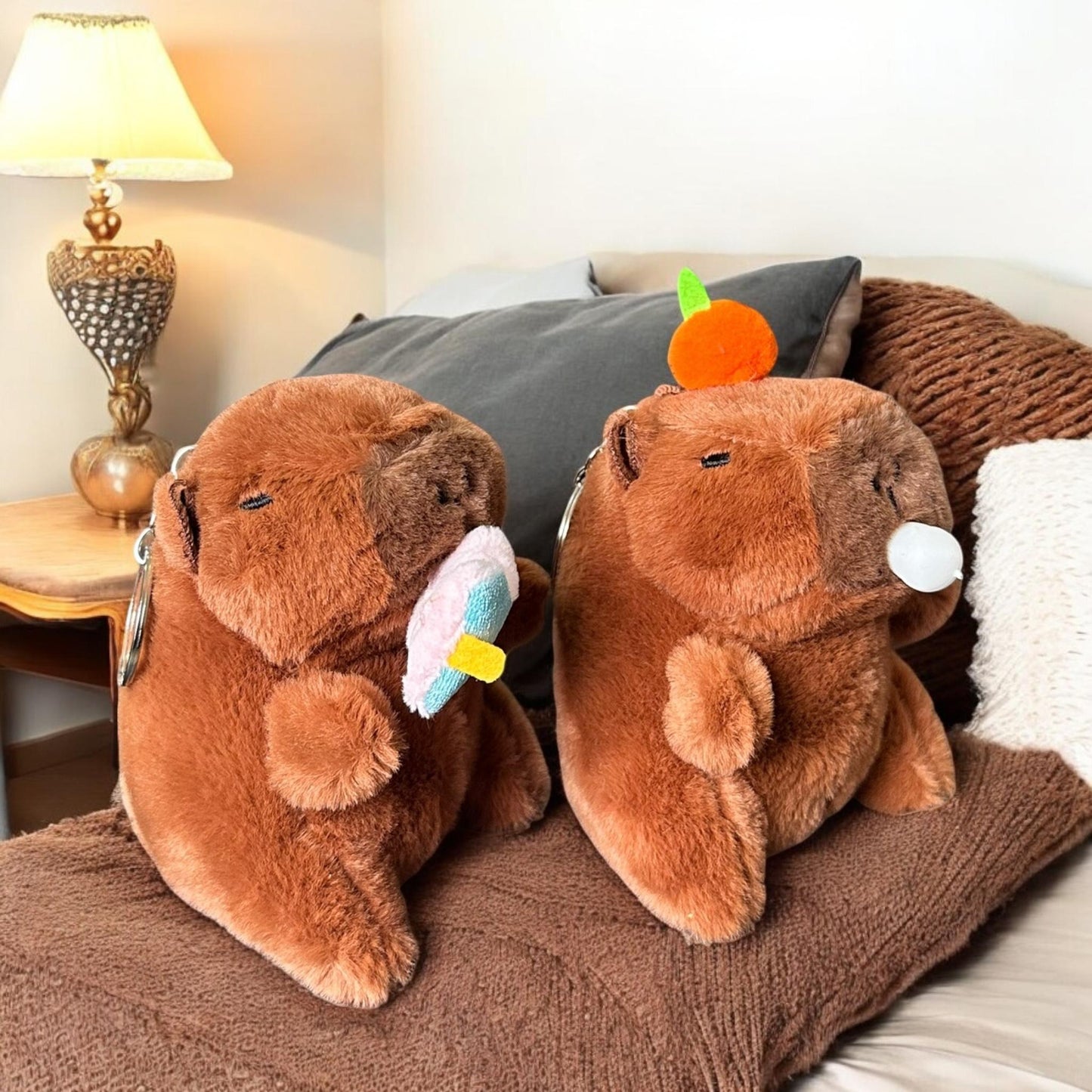 12 Llaveros Capibara con Accesorios $49 c/u