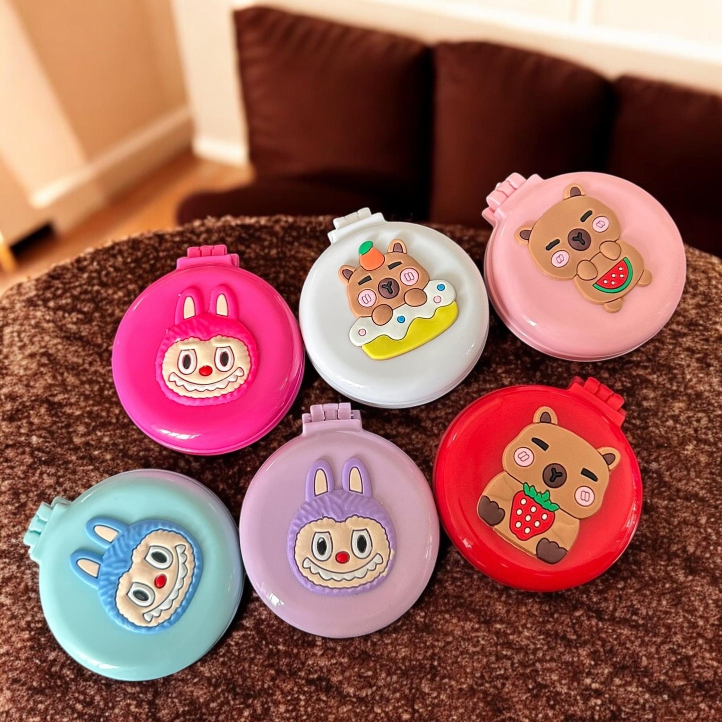 12 Cepillos de Bolsillo con Espejo Labubu/Capibara $13.7 c/u