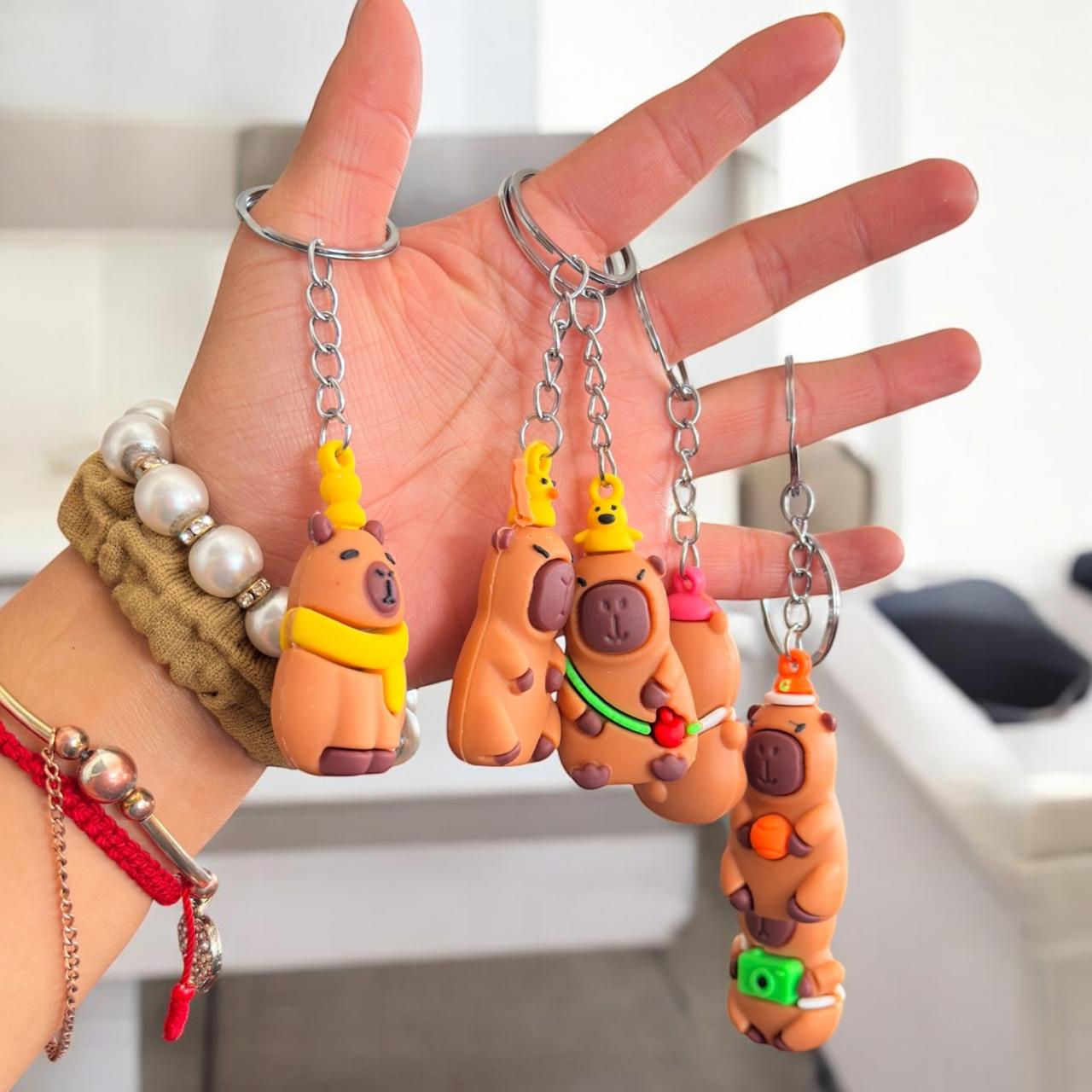 12 Llaveros Capibaras Accesorios $7.5 c/u