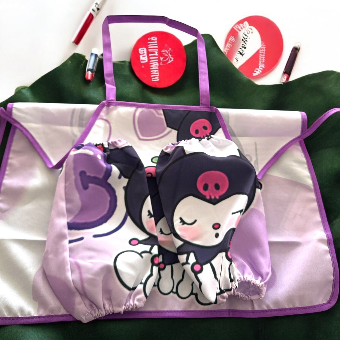 3 Delantal y Mangas Infantiles Kuromi $45 c/u
