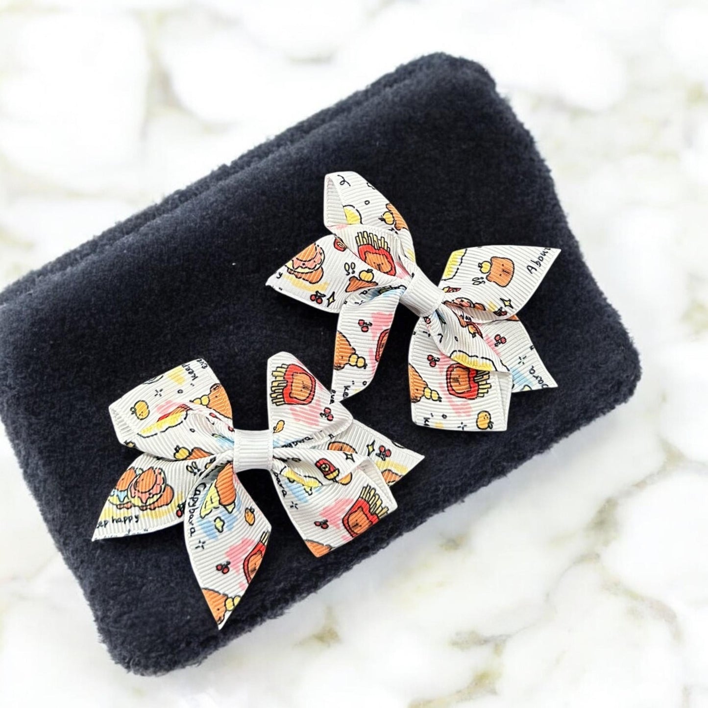 12 Pares de Moñitos Capibaras Decorados $7 c/u