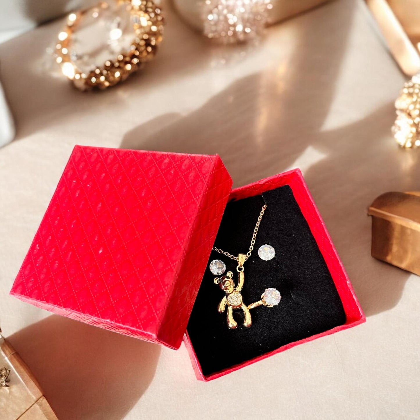 12 Cajas de Accesorios, Collar Anillo y Aretes Dorados $21 c/u