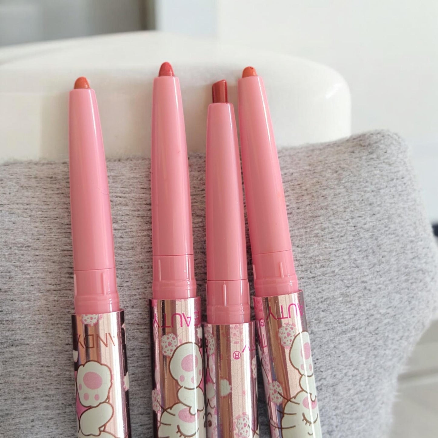 24 Delineadores para Ojos/Labios Kitty Sandy $9.2 c/u