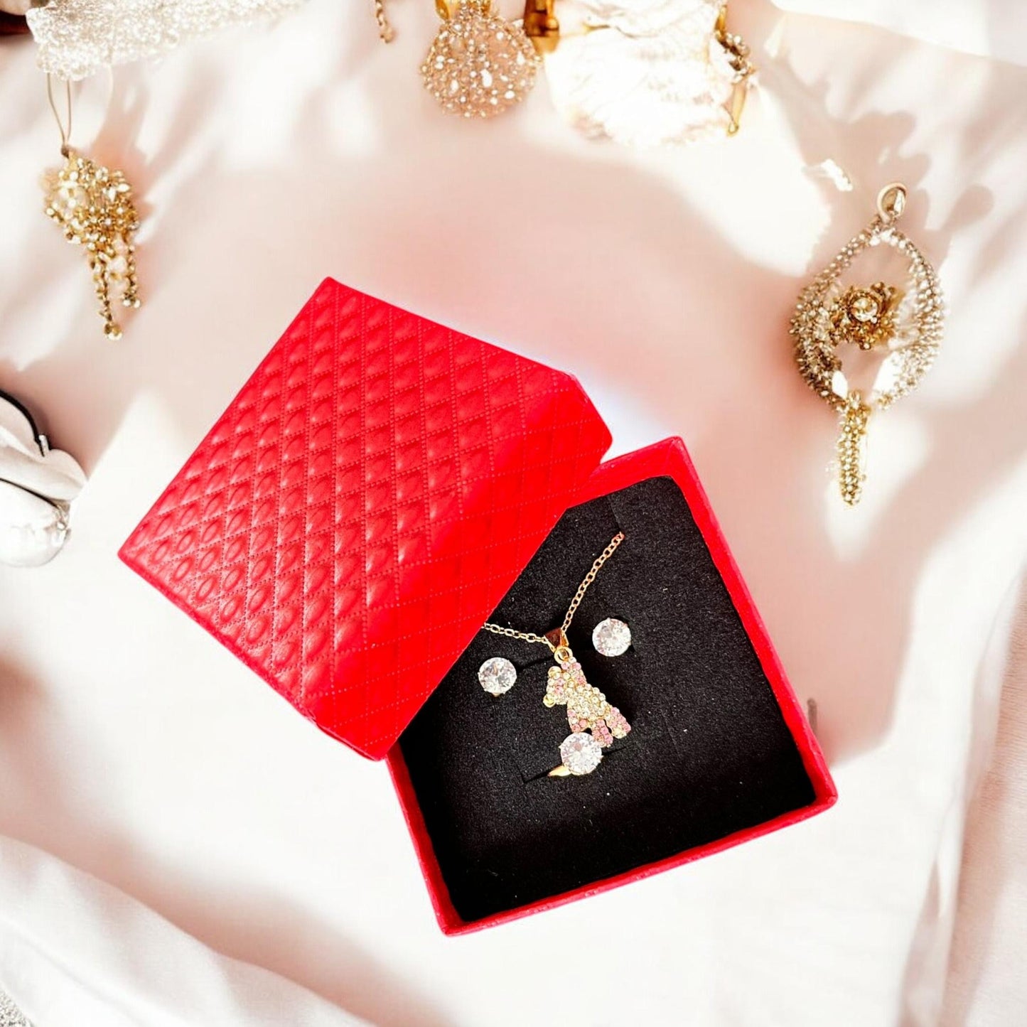 12 Cajas de Accesorios, Collar Anillo y Aretes Dorados $21 c/u